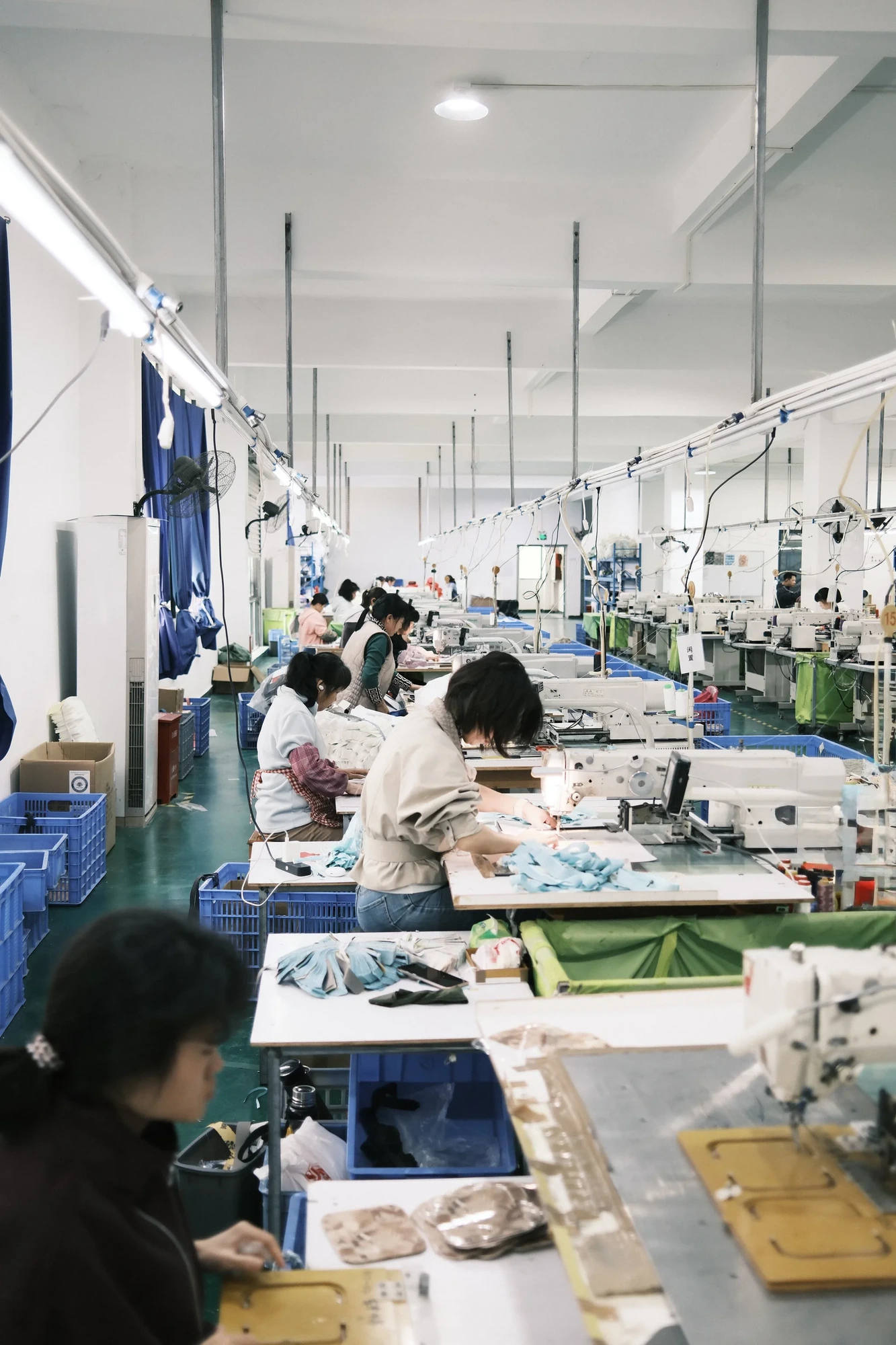 Bag production floor with sewing stations